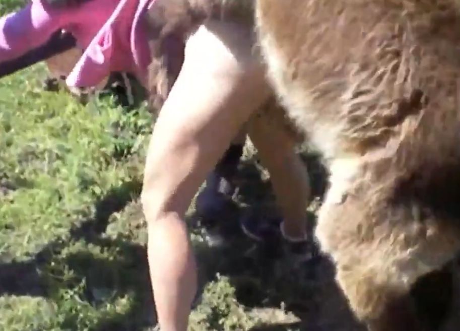 Mi mujer es follada por un burro